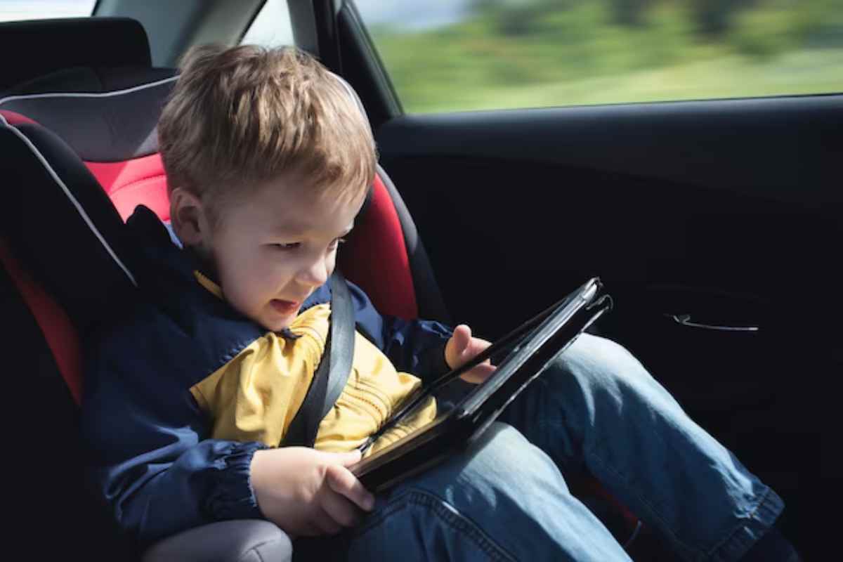 Tablets para Entreter Seu Filho Durante Viagens de Carro